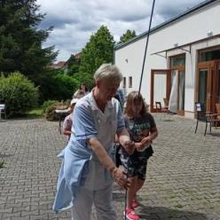 Společné odpoledne dětí a seniorů na Dobříši Společné odpoledne dětí a seniorů na Dobříši